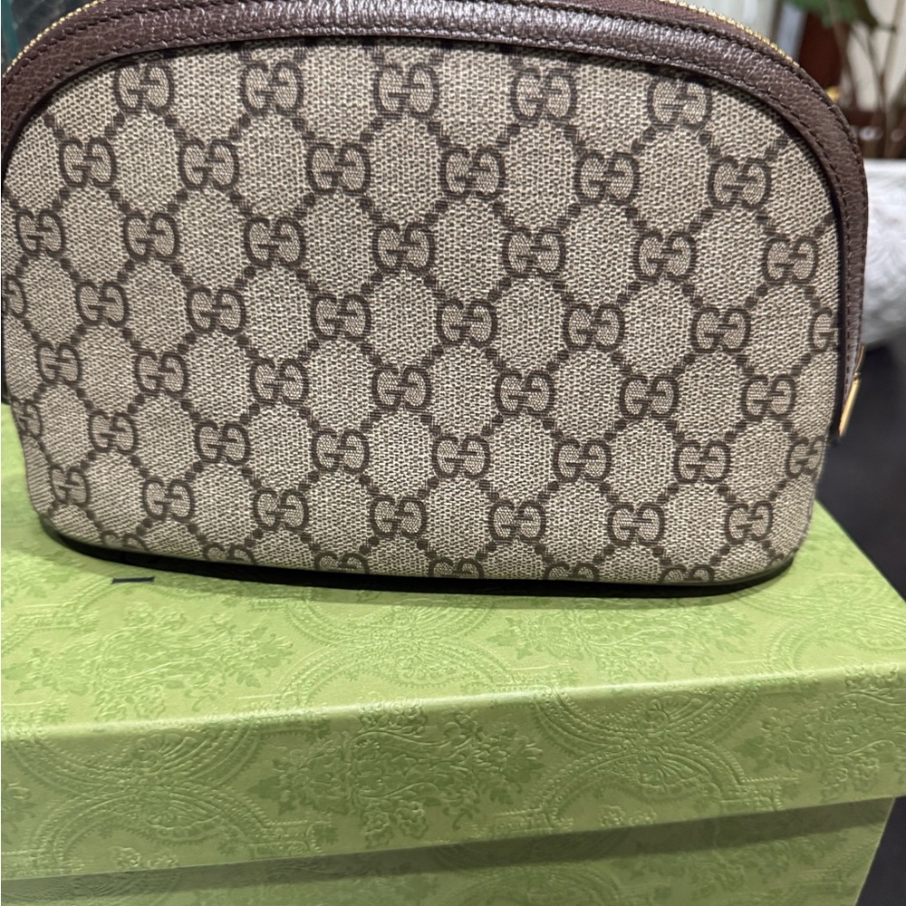 Gucci Beige GG Cosmetic Case with Red and Green Accent - Picture 5 of 10